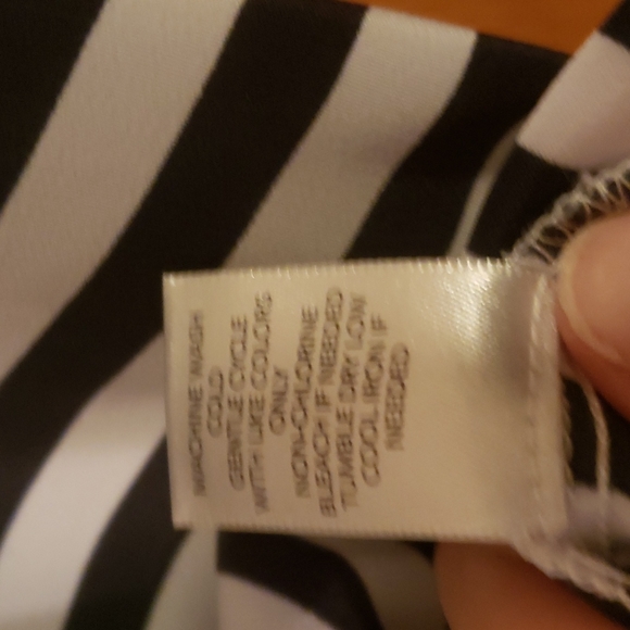 $15 or 2/$20!Christopher & Banks Striped Black & White Short Sleeve Large Petite - Picture 5 of 7